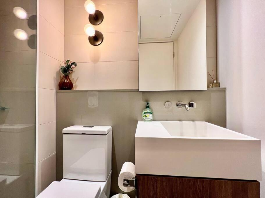Highrise Best Location 2Baths Melbourne Bagian luar foto